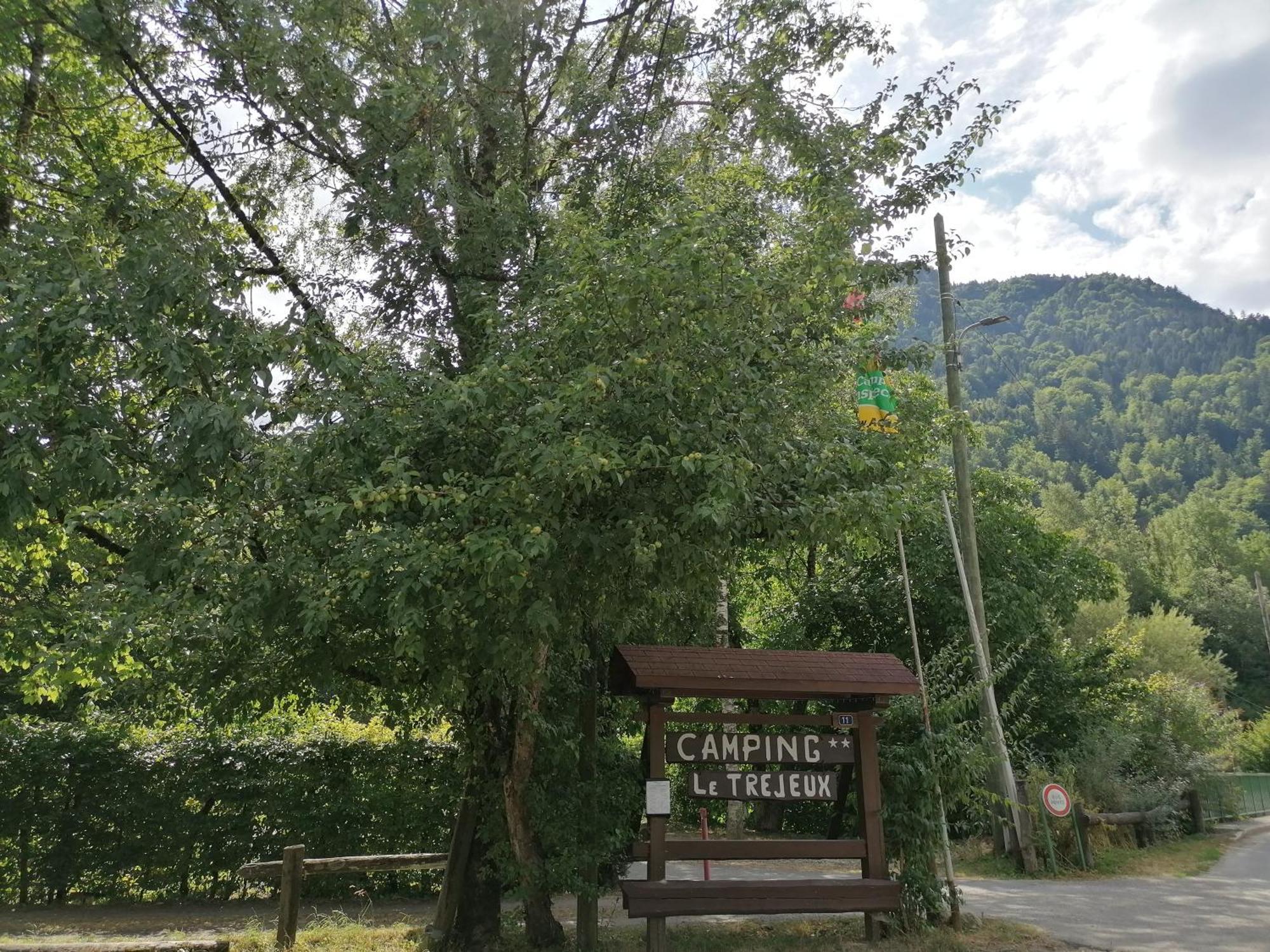 Camping Le Trejeux - Petit Chalet Thônes エクステリア 写真